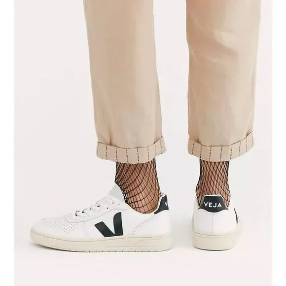 Veja V-10 Sneakers in Extra White / Black Size 8 - Picture 3 of 11